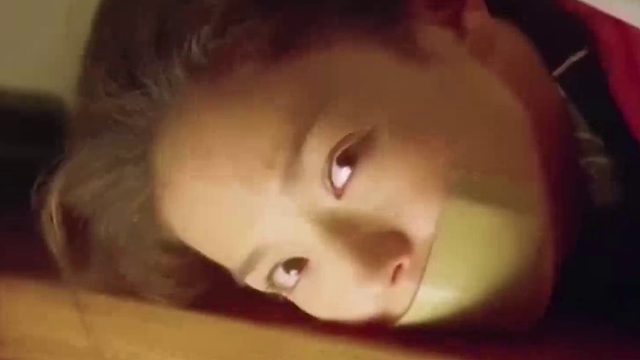 男子为了复仇装瞎，眼睁睁看着女友被欺负！