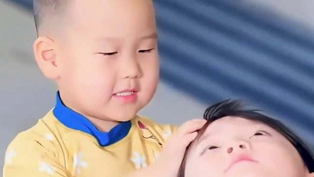 东北小孩刻在骨子里的幽默基因，说话就搞笑，真是笑不活了。