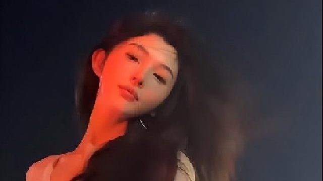 轻轻一眼，便足够心动