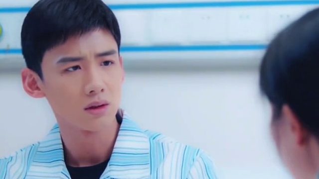 都老演员了，怎么还笑场了