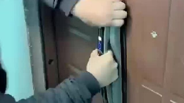 网购智能锁 结果居然能徒手撕开