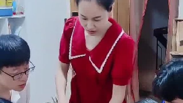 有人夹了两块肉