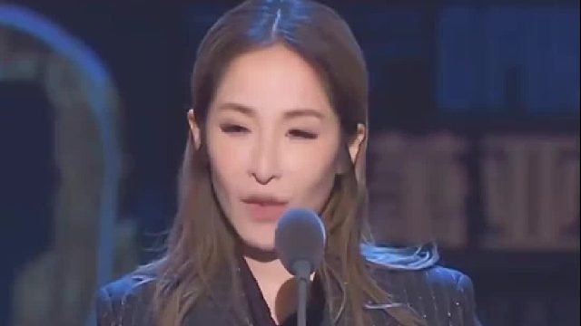 容祖儿：萧亚轩你快说啊，到底剪哪里？