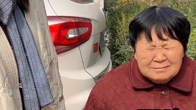 我都快想不出词了她愣是没睁一下