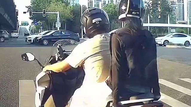 不是哥们，你真把自己当成龙了啊