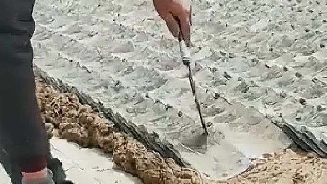 有没有高手看看，指点一二，这么砌瓦是不是反了？