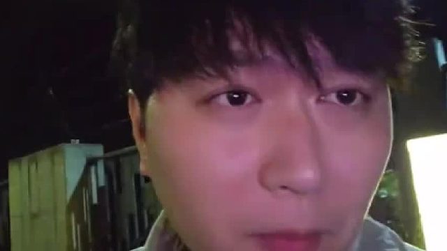 “感情有两种 一有钱 二陪伴”