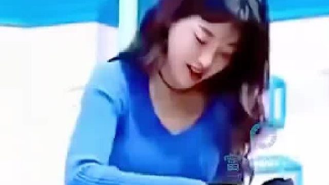 美女洗头送上特殊待遇，男顾客差点窒息，网友：我也想试试！