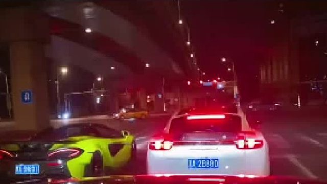 人家在散热，不是挑衅