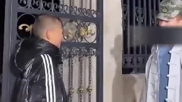 学生进入叛逆期，教官给熊孩子上了一课，家长看后都甘拜下风！