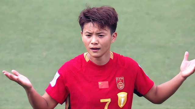 摊手无奈！王霜回头望月破门被吹，VAR认定邵子钦越位在先