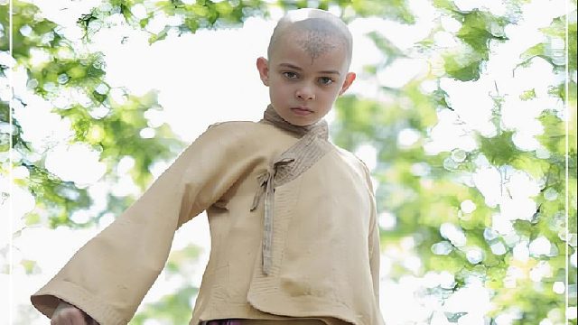 两人在冰天雪地下发现了惊恐的一幕