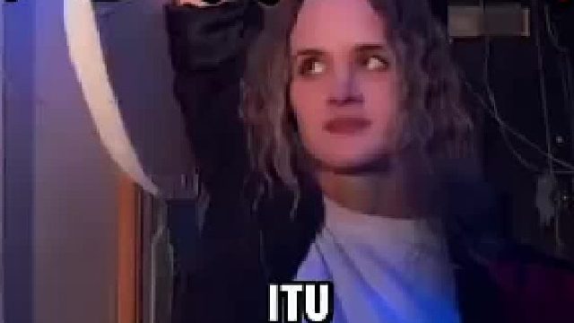 揭秘舞台背后最“无聊”的工作：她拿假道具撑起整场演出！