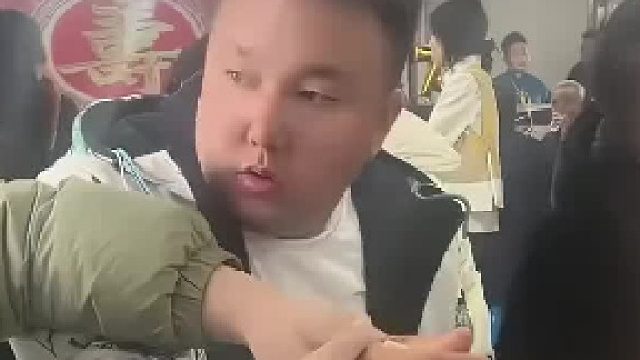 凭什么不让我吃果冻！