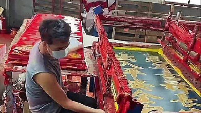 匠人精通门画印制技艺