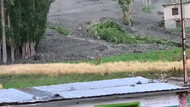 洪水来了还面不改色