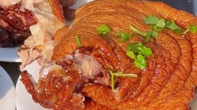 上桌就抢的虎皮肘子，皮糯肉香，劲道好吃停不下来