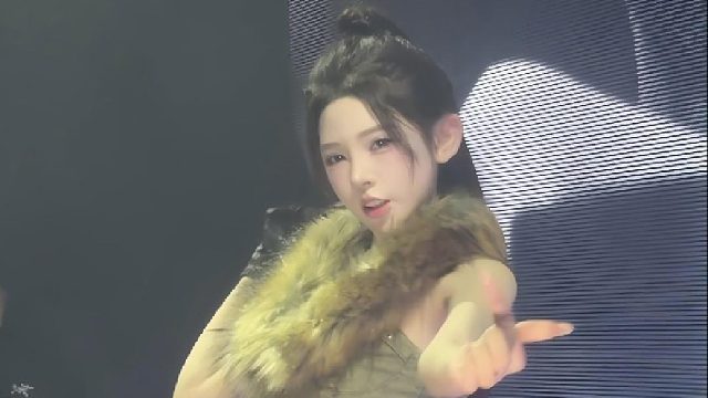 轻轻一眼，便足够心动