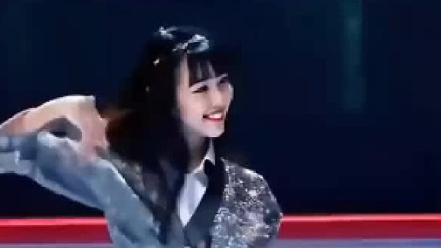 当中国舞者登上国外冰场，最后一幕的诡异令人难忘！