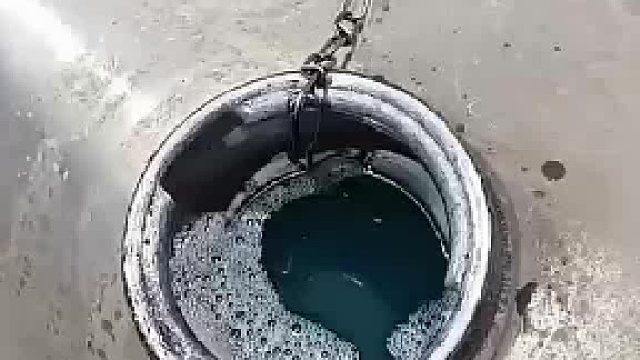 货车司机要求加200块柴油女子听错 误把油箱加满