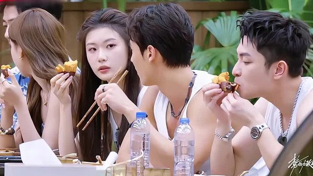 杨天宇：你比较甜，吴仪涵：呕~