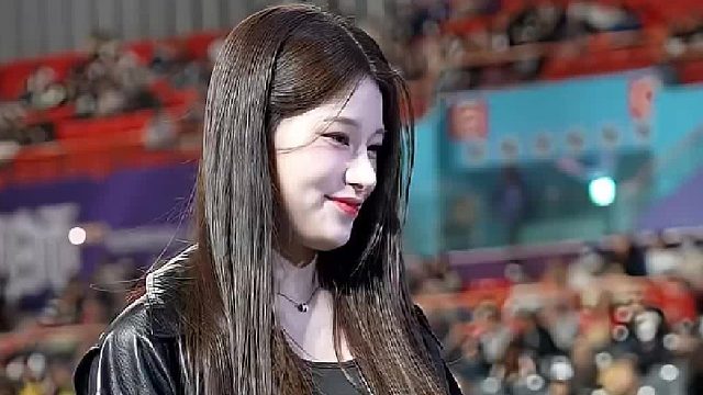 啦啦队女神李艺彬！又帅又辣暂停舞表演太绝了