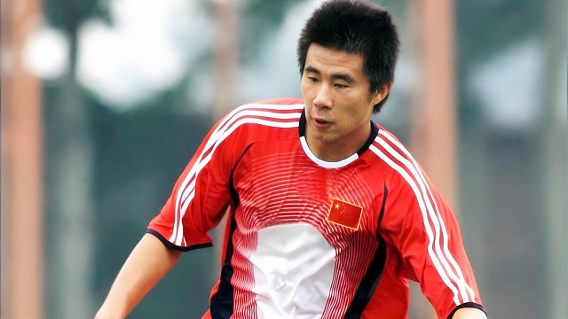 降维打击！董方卓野球场上当球王：连过4人 爆射世界波