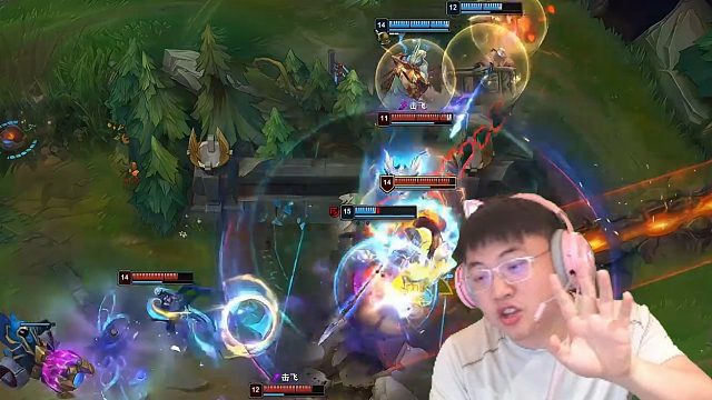 【Uzi】八连败后首胜，训练赛大战白菜队！电脑不卡了操作就是流畅，女警三杀输出全场最高！