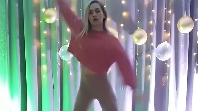 俄罗斯姑娘才艺表演24.01.16_阿柳娜03