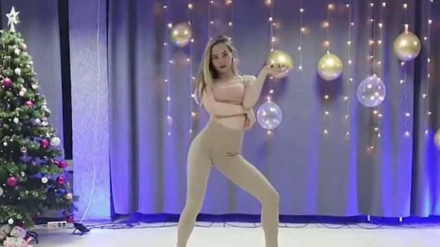 俄罗斯姑娘才艺表演24.01.16_阿柳娜04