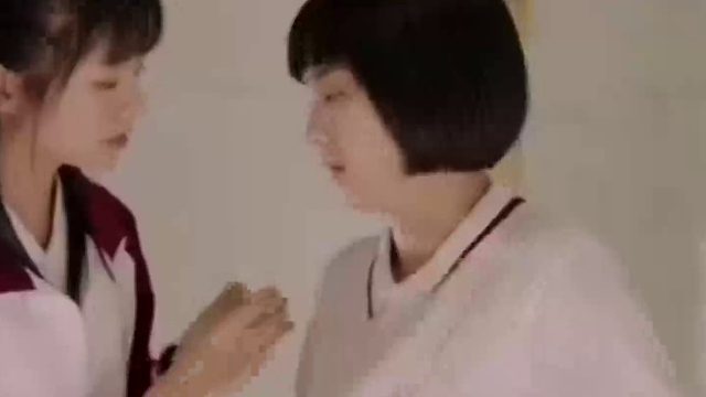 高中生美女发育太好遭到同学们的羡慕