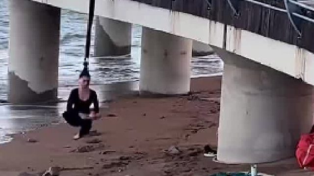 会不会早早的头发就秃了