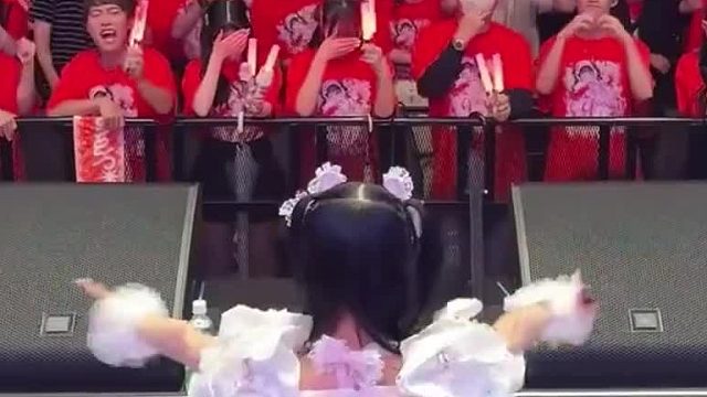 看来日本的偶像是真把大哥当家人啊