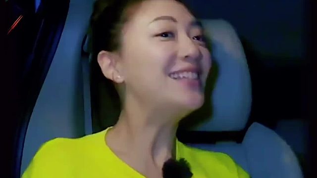 应采儿模仿陈小春冷脸，简直如出一辙！陈小春笑求：老婆，留点面子呗！