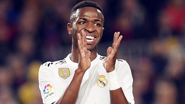 真帅！皇马小熊名场面：神级一条龙晃过5人，安帅振臂欢呼