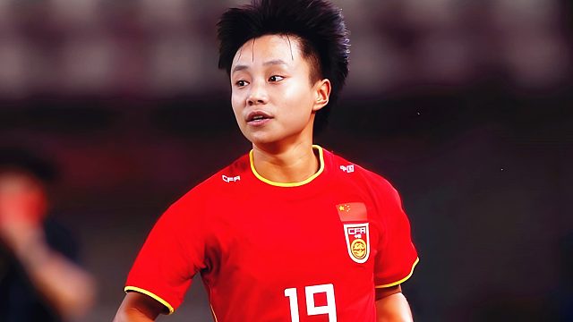 逆境救主！张琳艳晃过门将造点，亲自罚中扳平澳洲女足