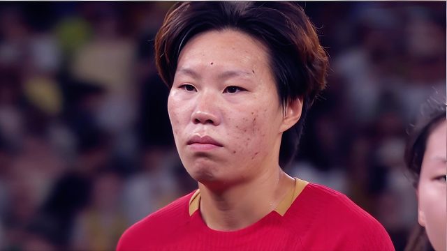无缘决赛！中国女足憾负东道主：邵子钦一脸遗憾，澳洲球员狂欢
