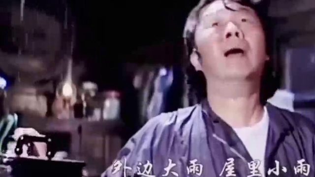 隔着一张报纸亲嘴，女人既然又怀孕了