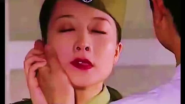 女教官衣衫半解主动出击：我控制不了啦