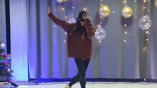 俄罗斯姑娘才艺表演24.01.16_王者(安妮亚)