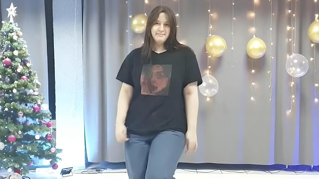 俄罗斯姑娘才艺表演24.01.16_海军(嘎贾)