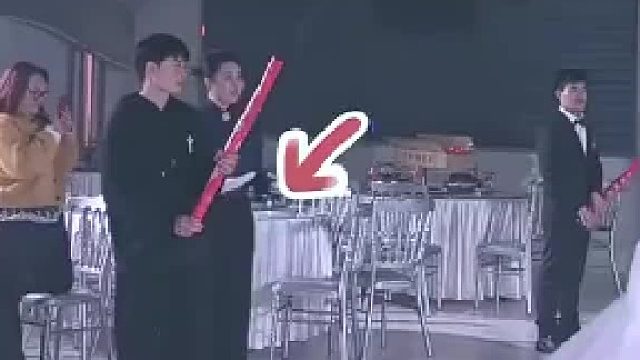 故意抢喜的老人实在是太缺德了[打脸]