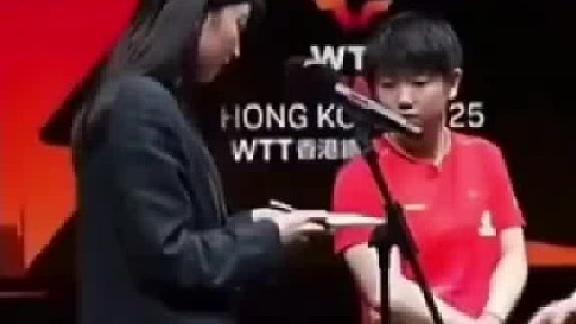 国乒想采访我请用中文：看看孙颖莎眼神，真的笑死我了