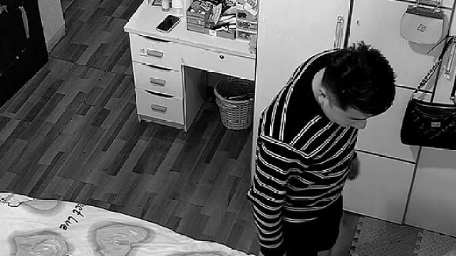 这个女的还在笑，服了