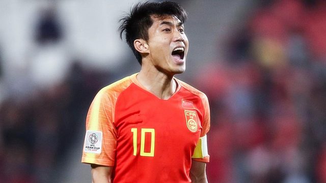 郑智看怒了！中超名场面：孙捷拦网式阻挡发球被砸倒