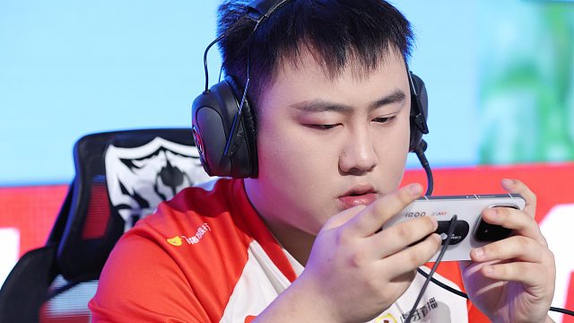 JDG让二追三AG，无畏成新概念神，清融太稳健，轩染打着急了