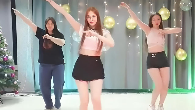 俄罗斯姑娘才艺表演24.01.16_三人舞00