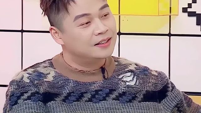 宋亚轩让李治廷拿麦这段，真的是看一遍笑一遍