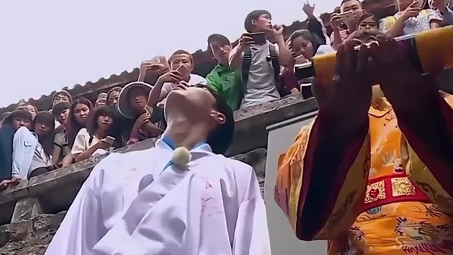 张艺兴真是的一本正经的在搞笑