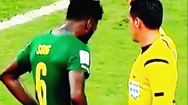 不讲武德！郑智前队友宋偷袭染红，从背后肘击曼朱基奇